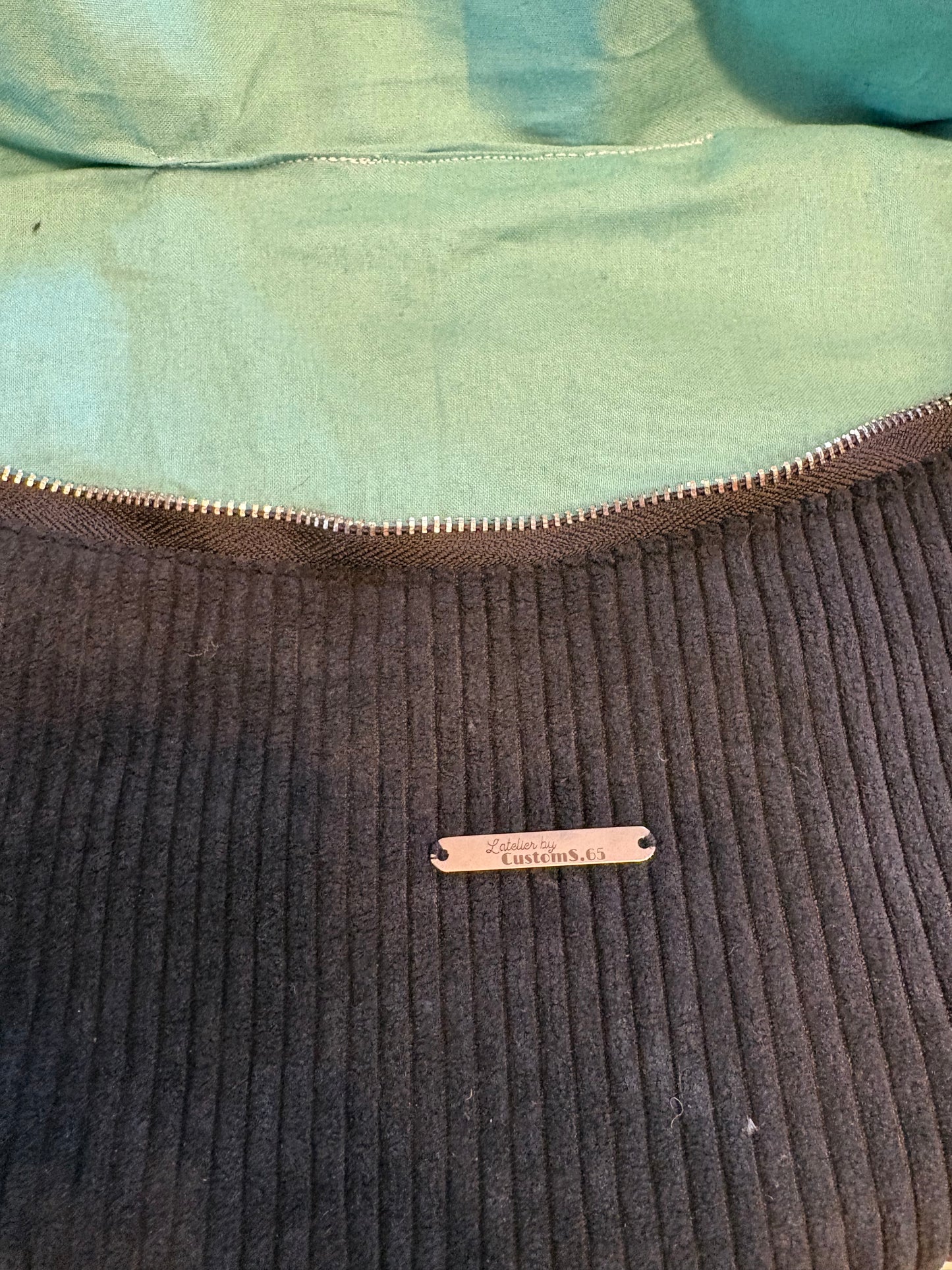 Sac banane XXL velour côtelé noir capot argenté sangle léopard grise