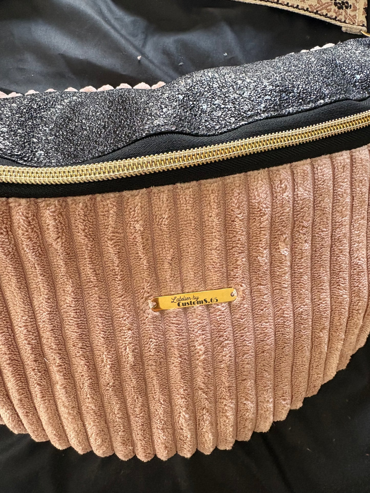 Sac banane XXL velour côtelé vieux rose capot noir pailleté