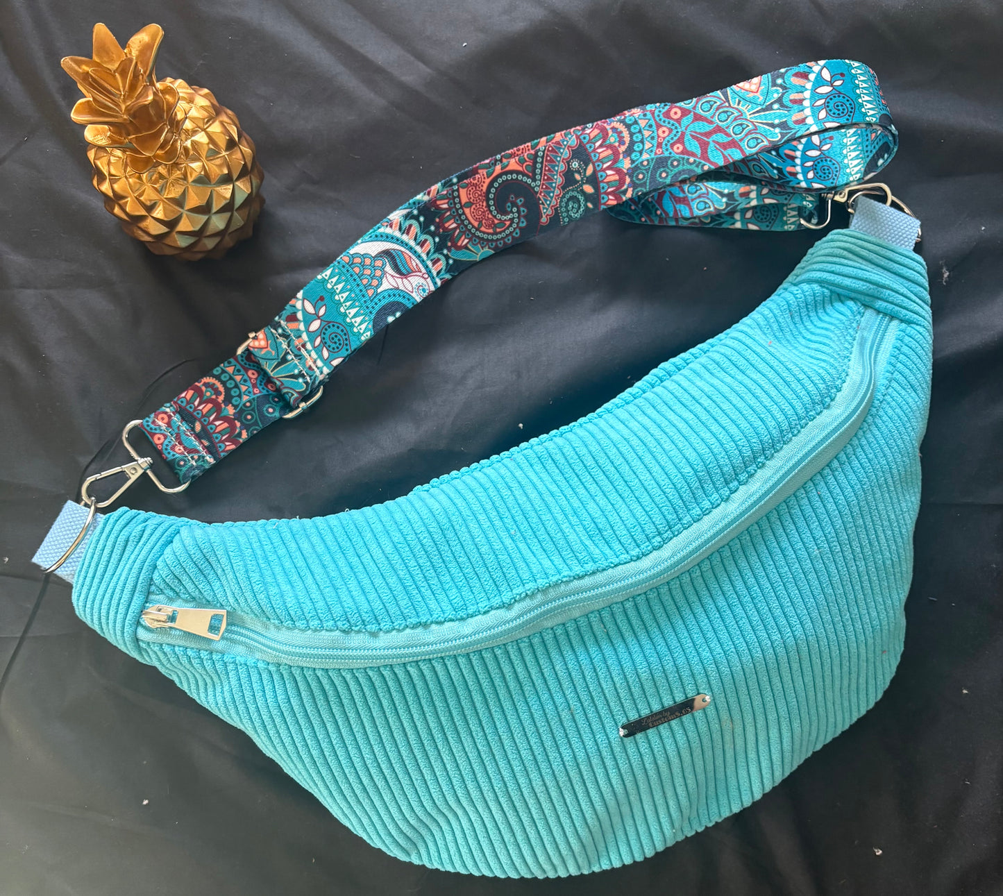 Sac banane XXL velour côtelé bleu ciel