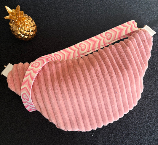 Sac banane XXL velour trés grosse côte rose pâle sangle coeur rose et blanche
