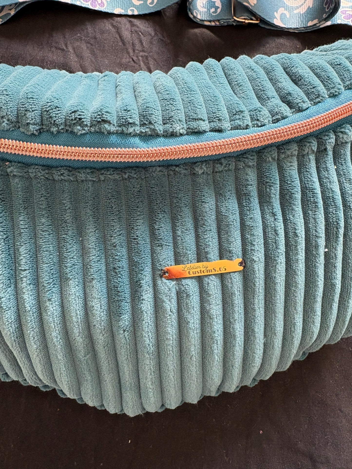 Sac banane XXL bleu canard sangle arabesques
