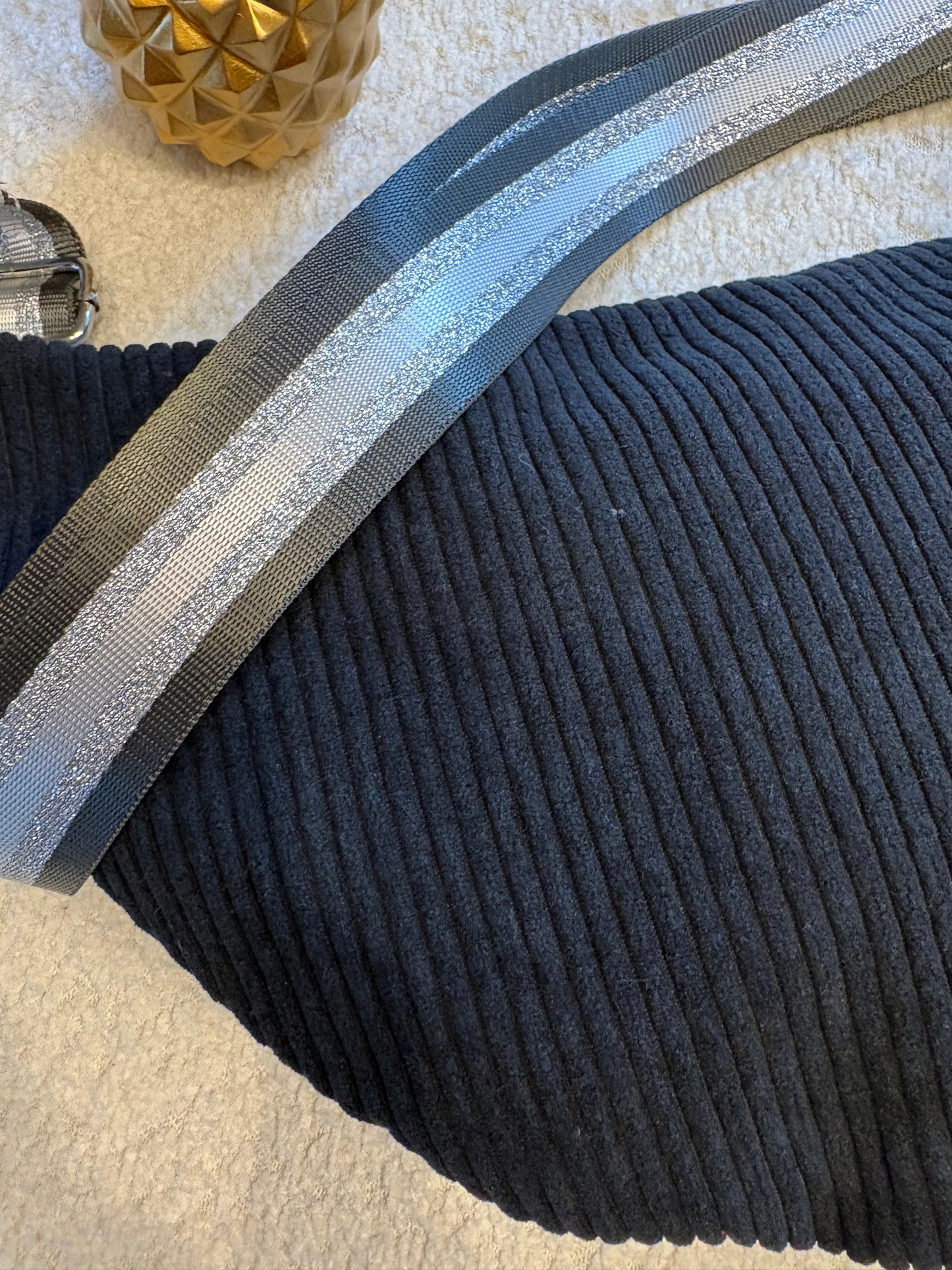 Sac banane fine côte noire capot argenté sangle noir/argent