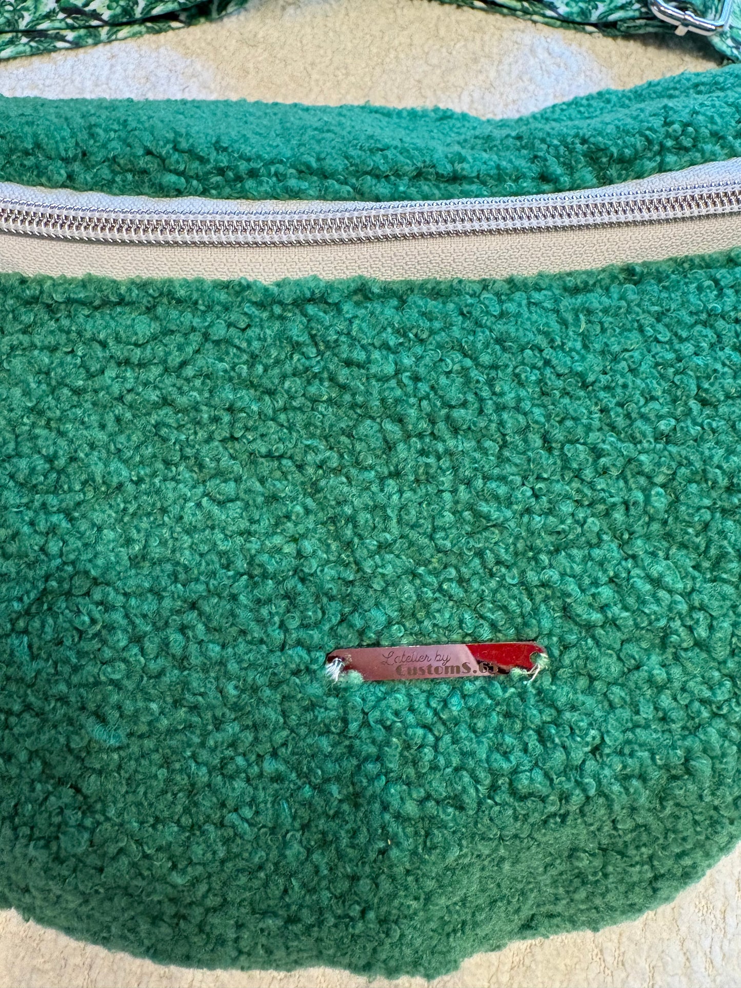 Sac banane XXL moumoute verte sangle verte fleurie