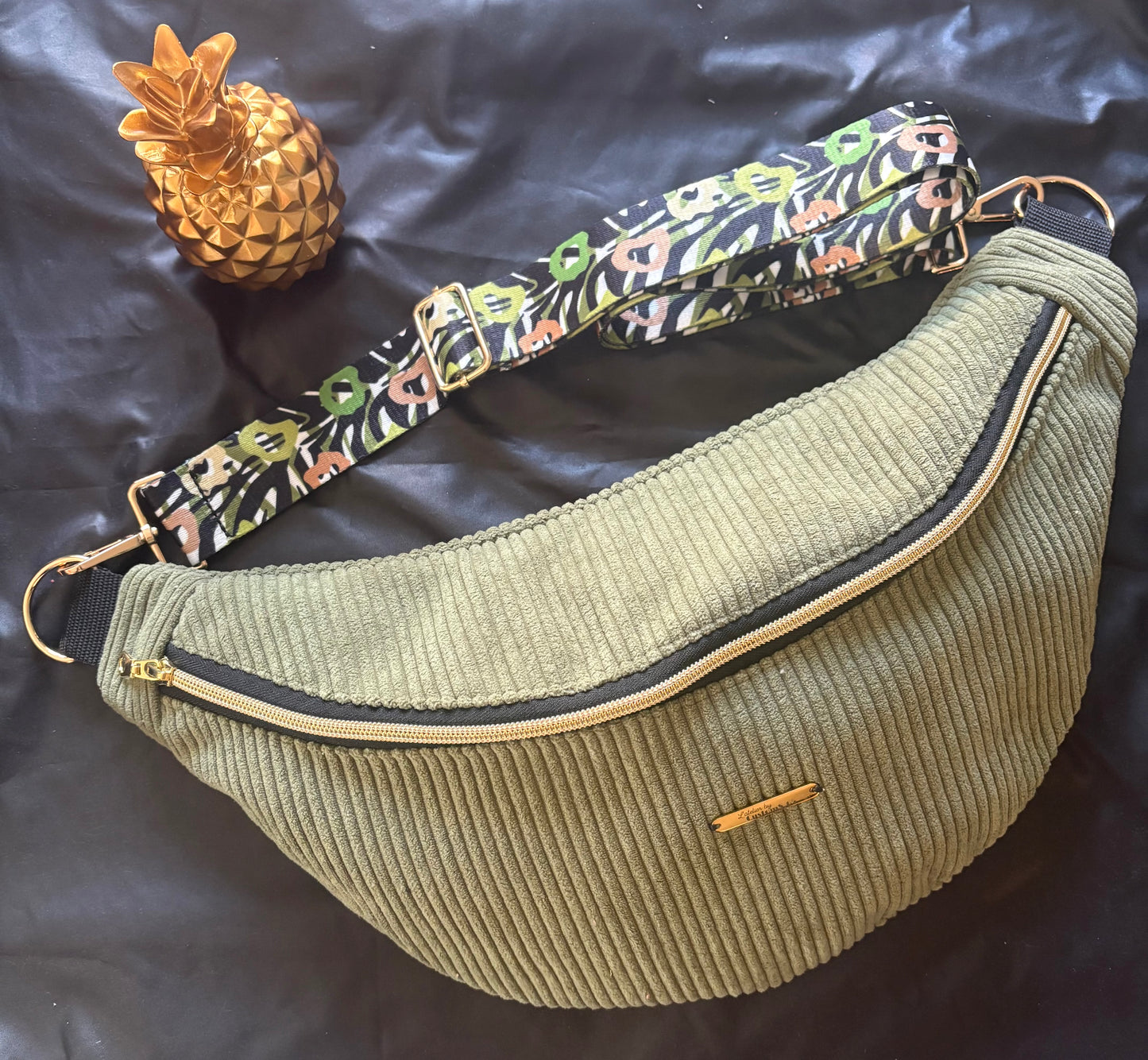 Sac banane XXL velour côtelé kaki sangle fleurie