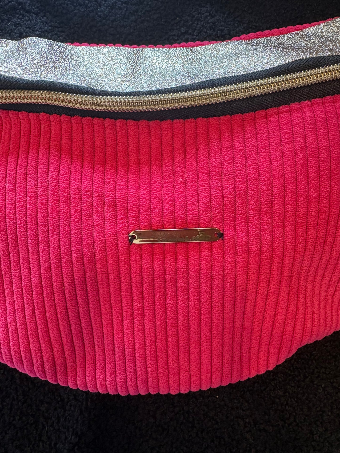 Sac banane XXL velour fine côte fushia capot doré sangle léopard