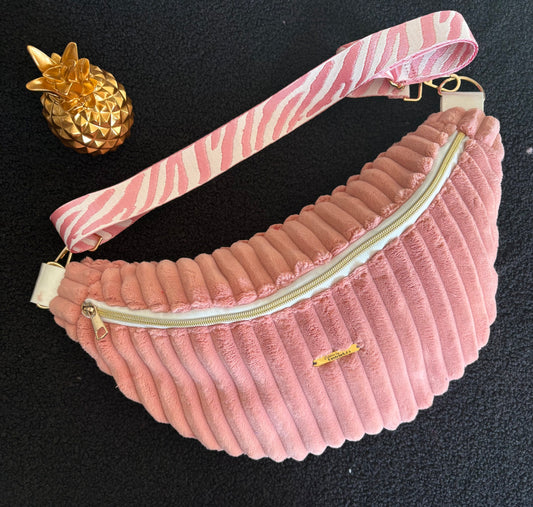 Sac banane XXL velour trés grosse côte rose pâle sangle rose et blanche
