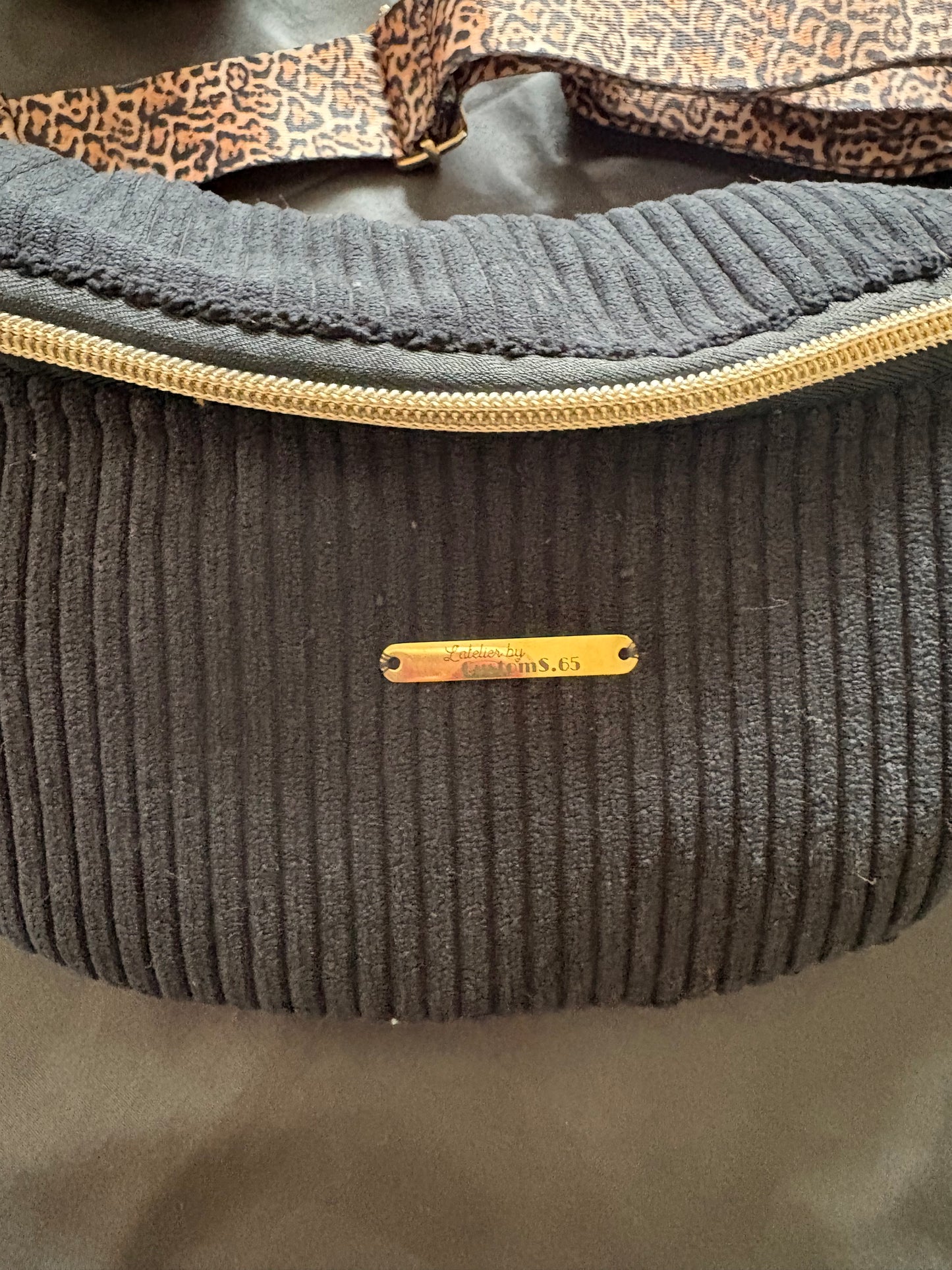 Sac banane S velour côtelé noire sangle léopard