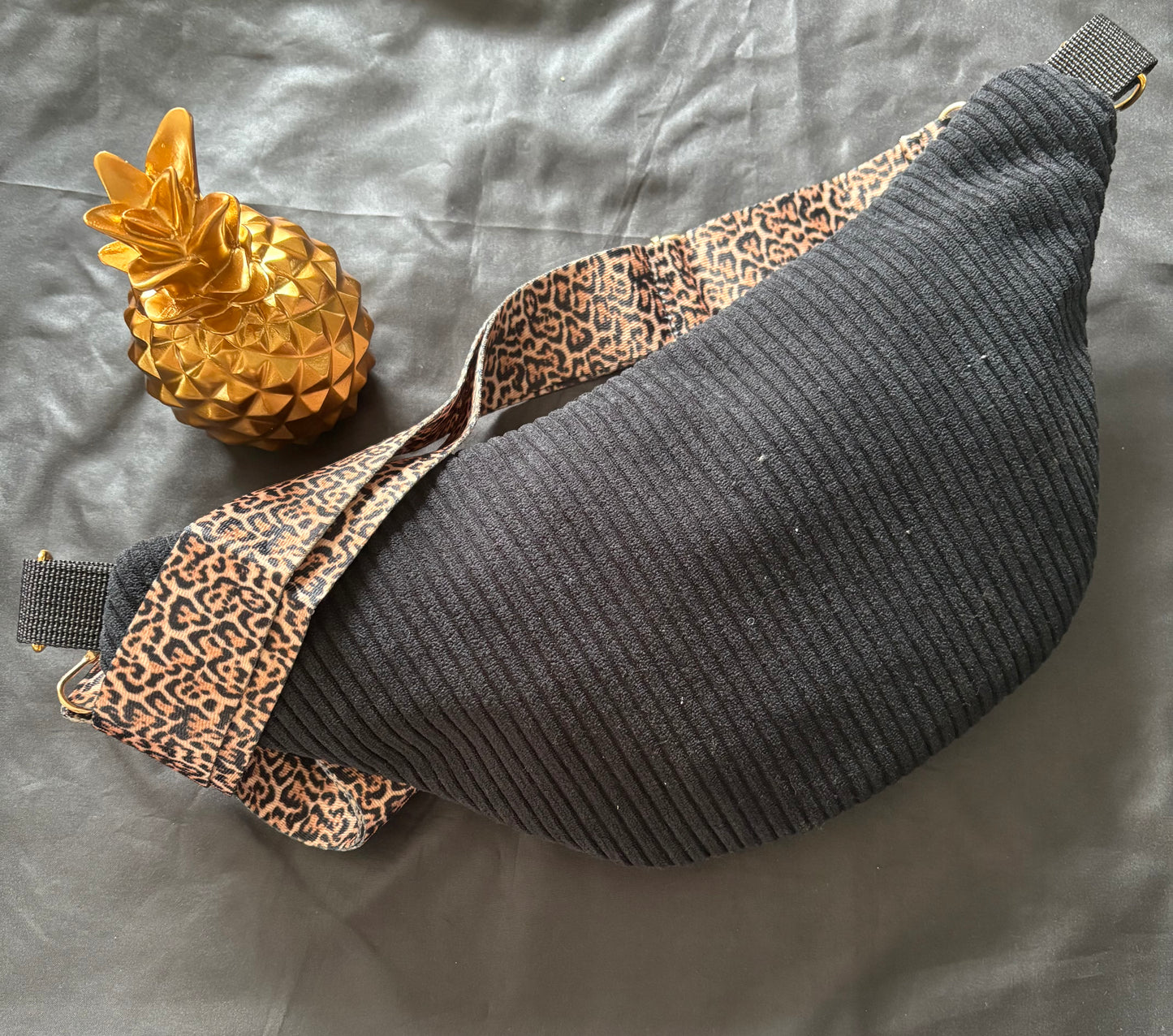 Sac banane S velour côtelé noire sangle léopard