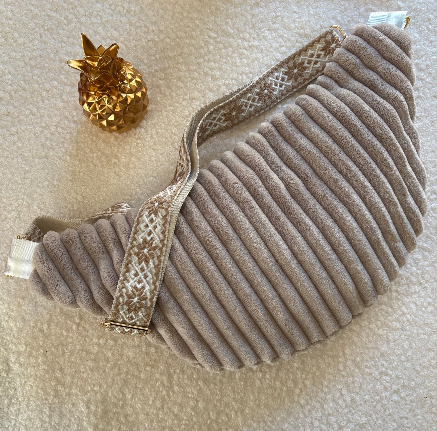 Sac banane XXL velour côtelé (trés large côte) beige sangle géométrique