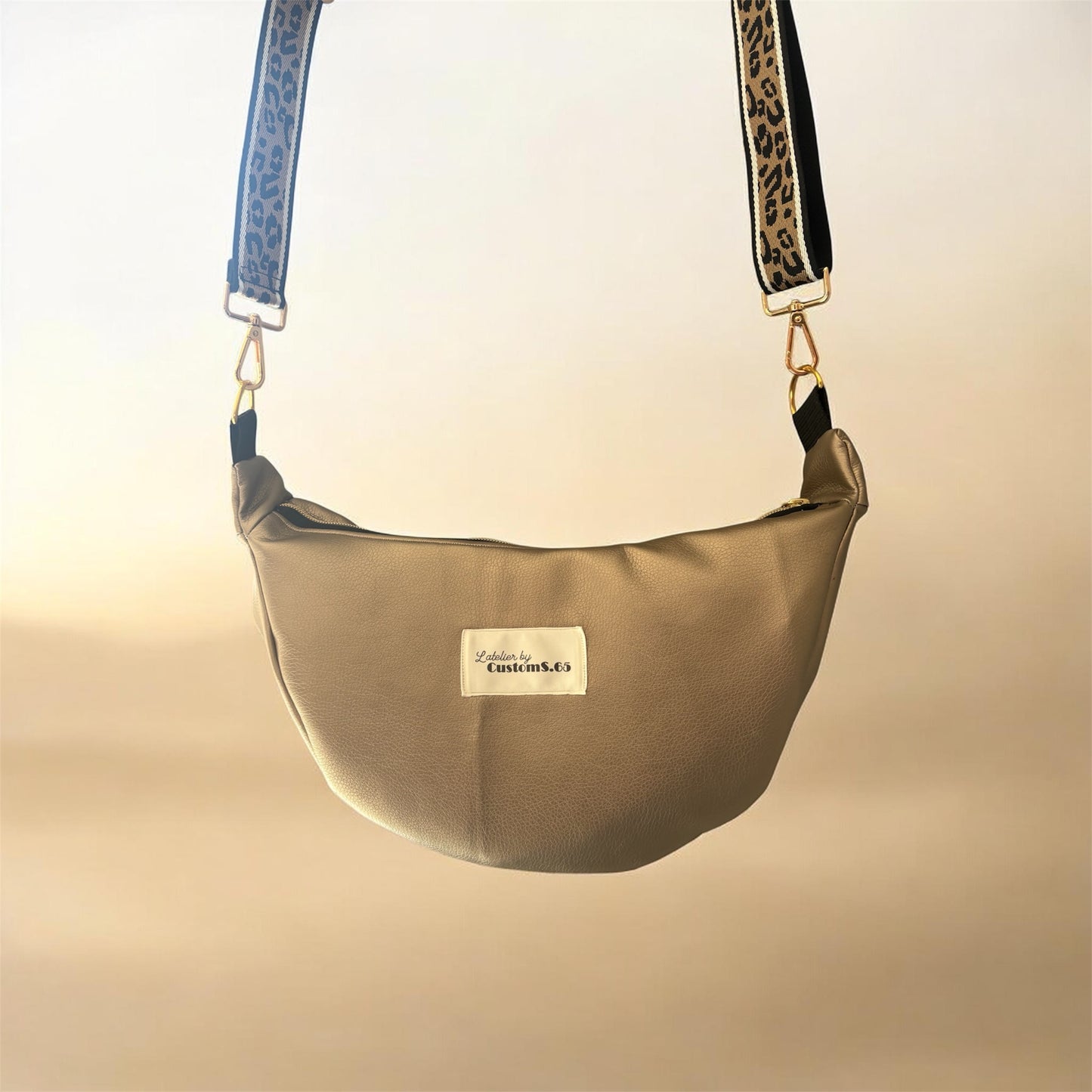 Sac demi-lune simili cuir bronze sangle léopard
