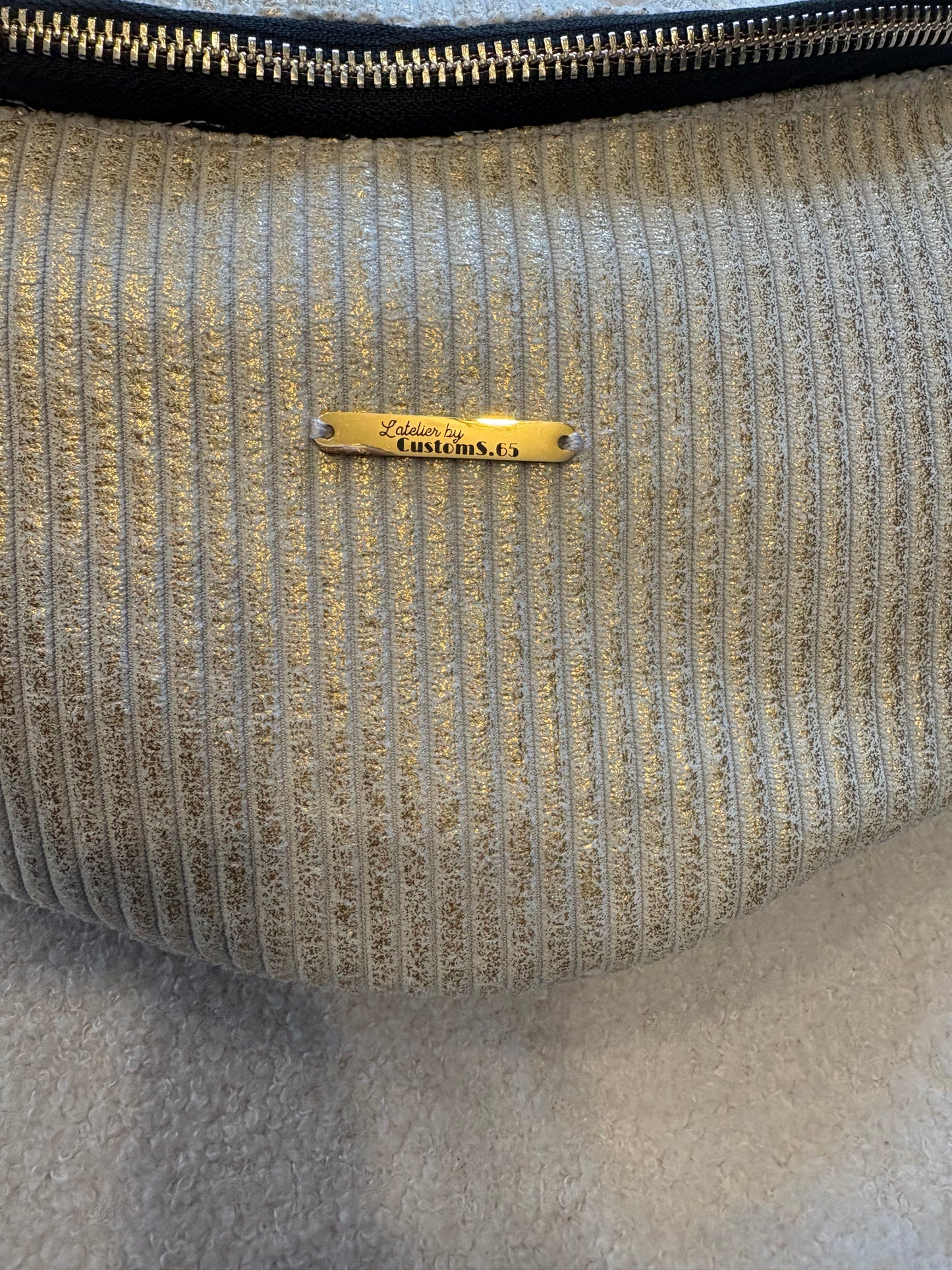 Sac banane XXL velour côtelé reflets dorés sangle noir et dorée