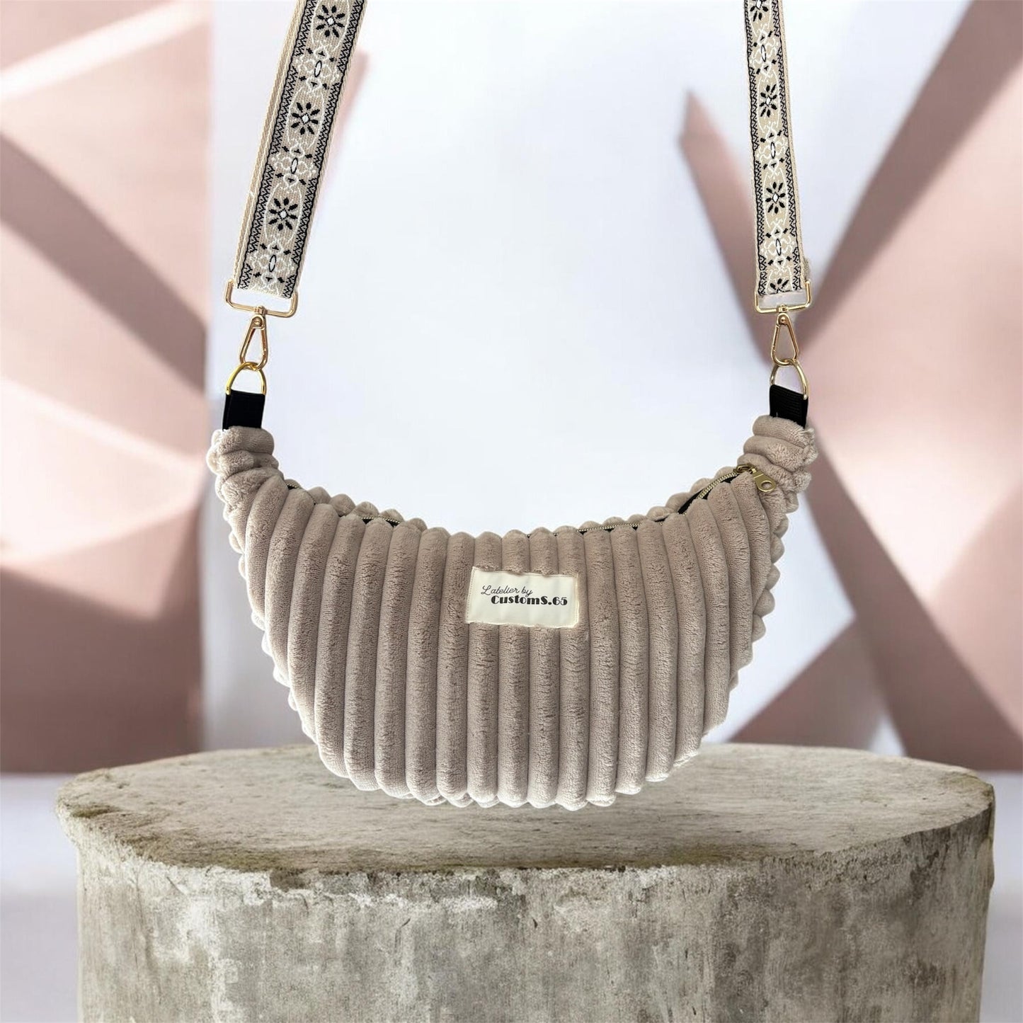 Sac demi-lune beige sangle beige et noire