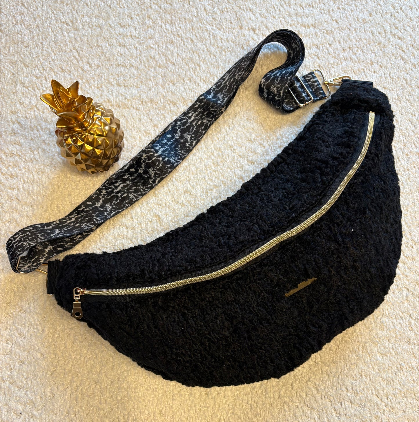 Sac banane moumoute noire sangle noire et blanche