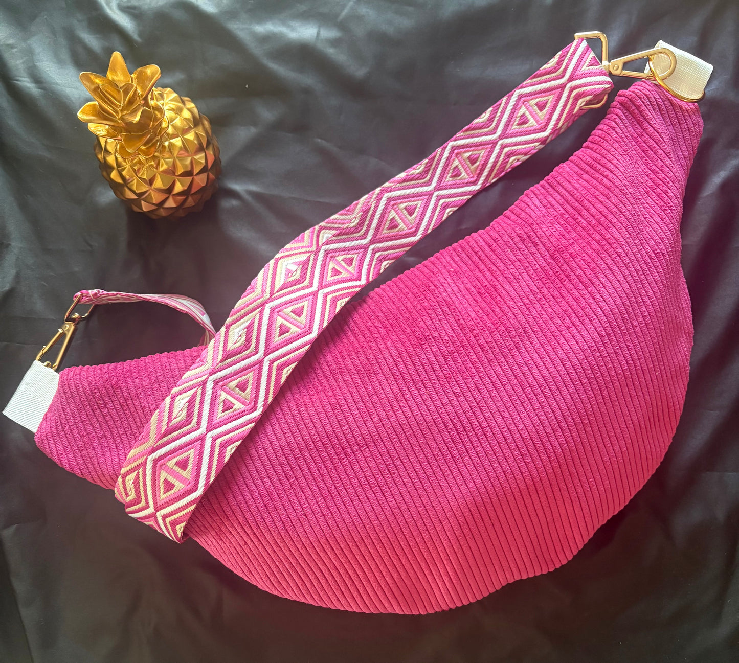 Sac banane XXL velour côtelé rose fushia