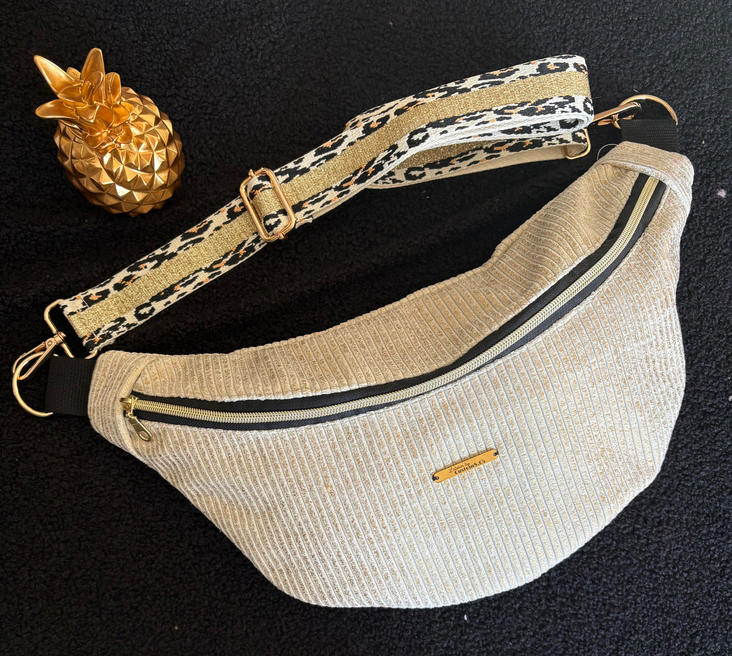 Sac banane XXL velour côtelé reflets dorés sangle noir et dorée