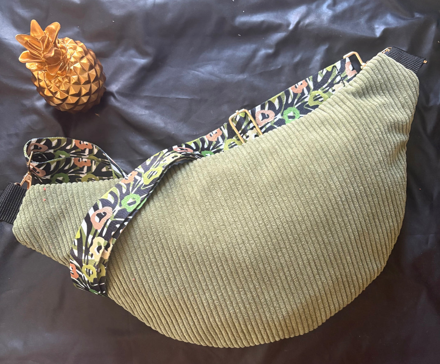 Sac banane XXL velour côtelé kaki sangle fleurie
