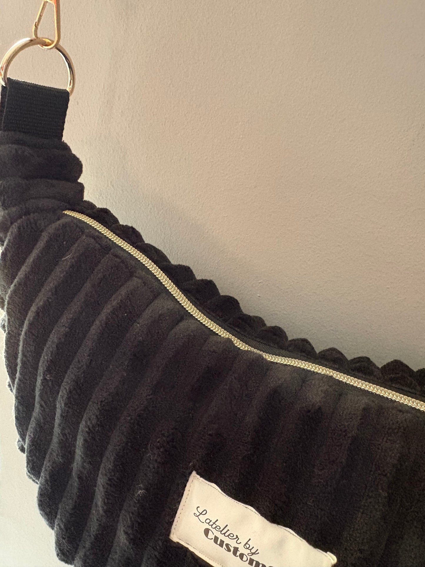 Sac demi-lune noir sangle léopard noir/doré