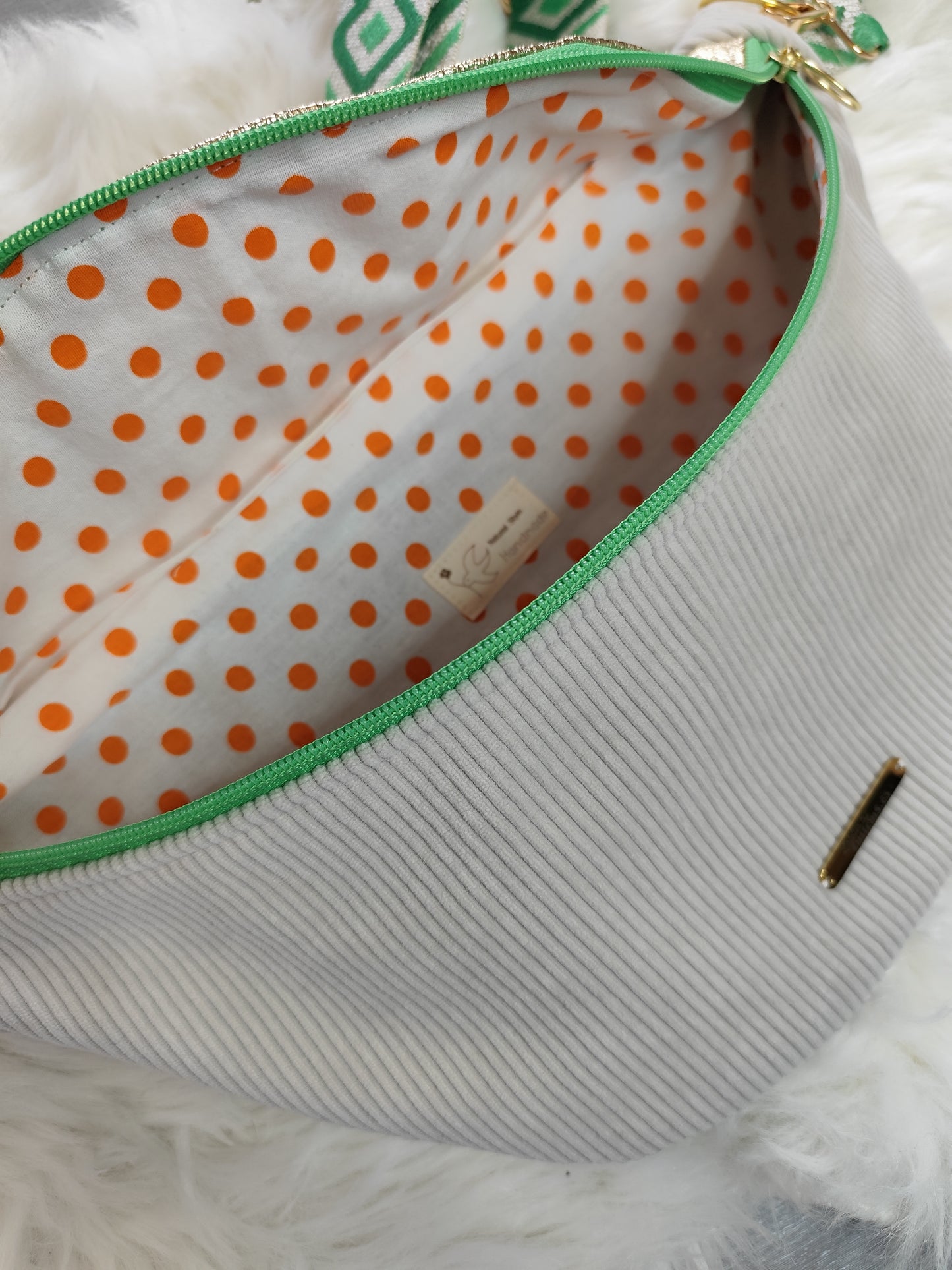 Sac banane velour côtelé crème capot cuir vegan doré détail vert