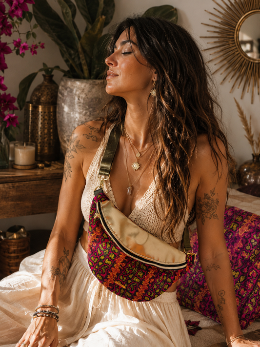 Sac banane serpent pailleté capot cuir vegan doré