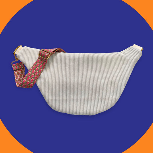 Sac banane velour côtelé crème capot cuir vegan doré détail rose fushia