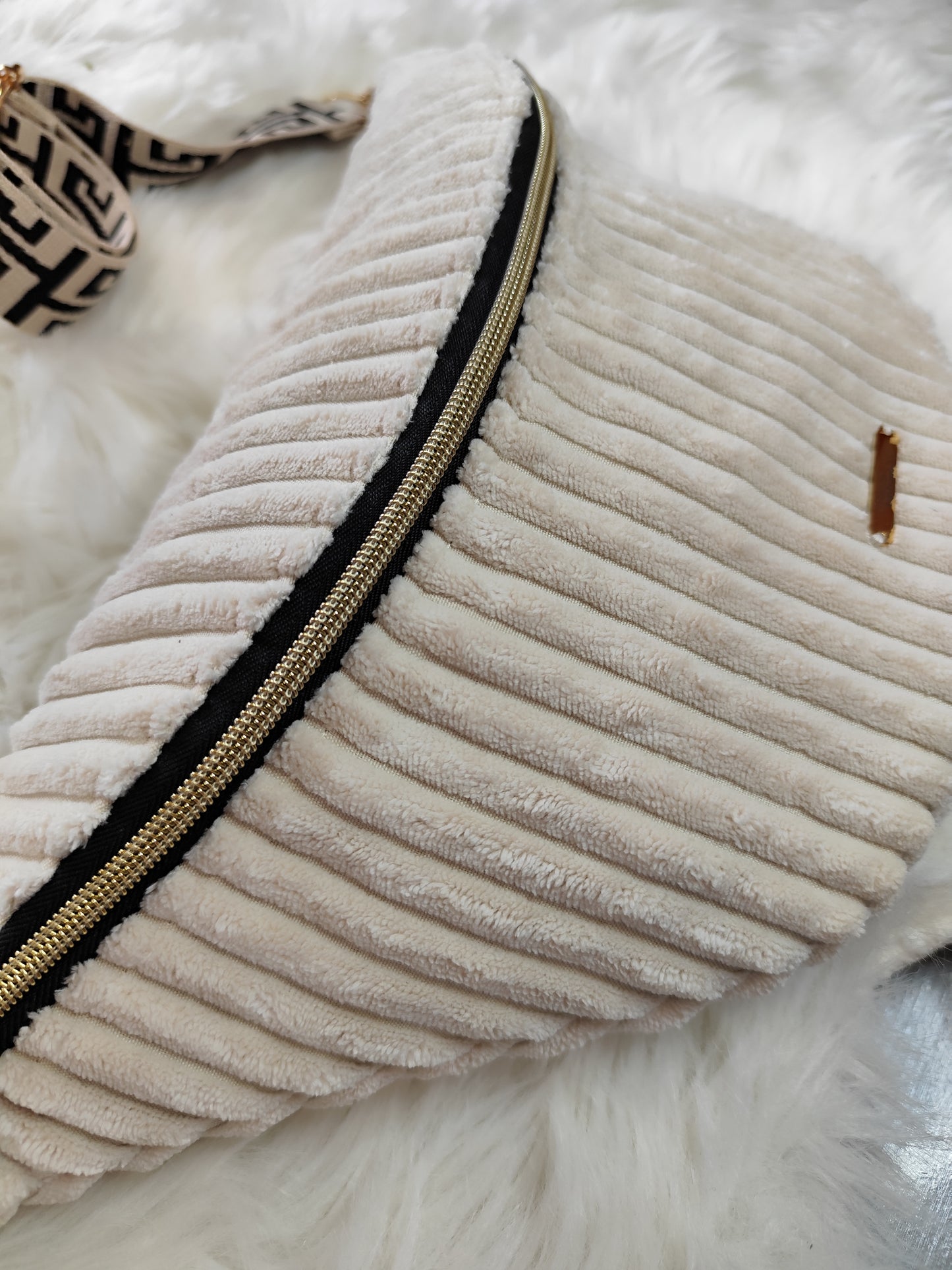 Sac banane velour grosse côte crème détail noir