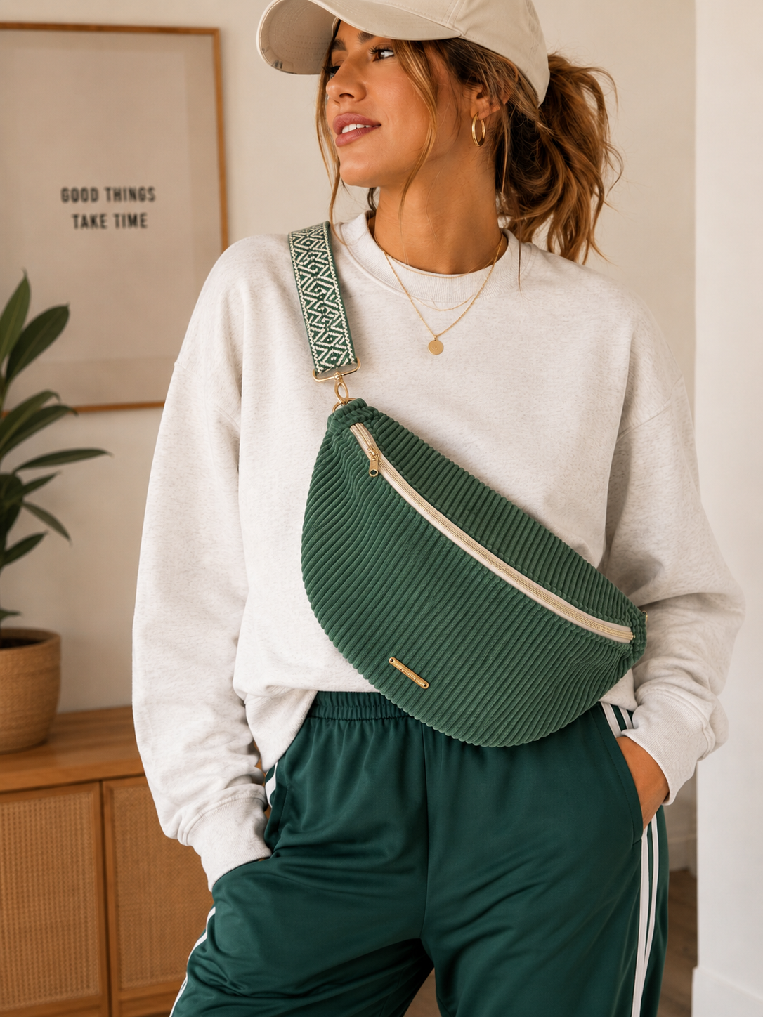 Sac banane velour fine côte vert eucalyptus