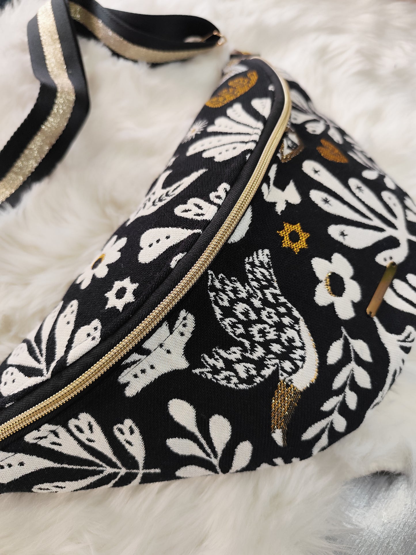 Sac banane tissu mystique noir doré