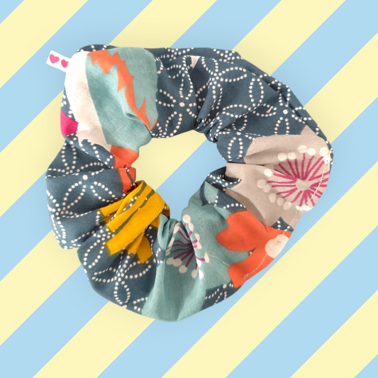 Chouchou tendance motif floral et géométrie