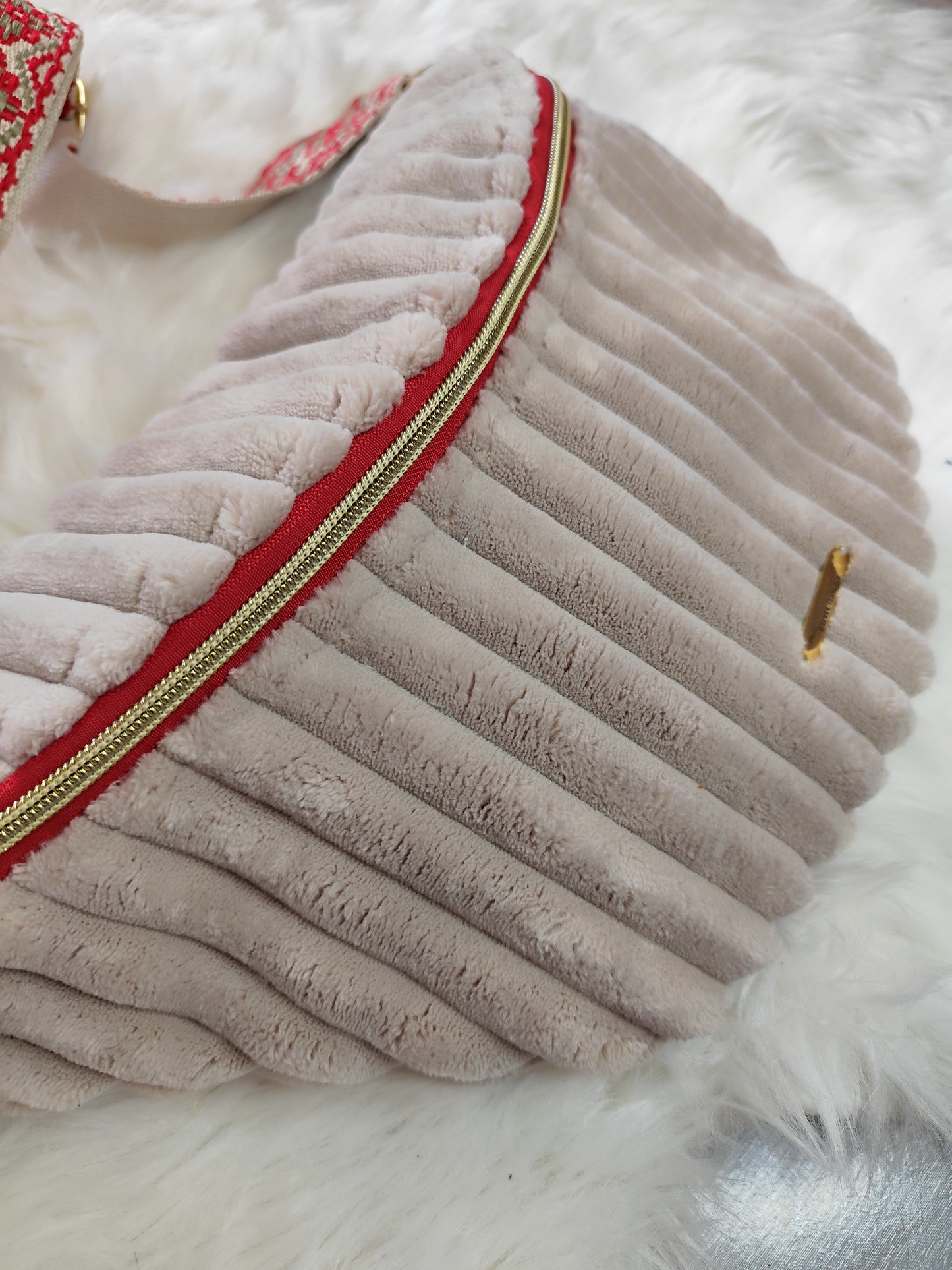 Sac banane très grosse côte beige detail rouge