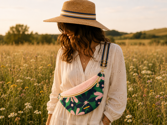 Sac banane motif fleuri vert bleu rose capot nid d'abeilles rose clair