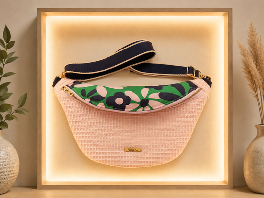 Sac banane nid d'abeilles rose clair capot motif fleuri vert bleu