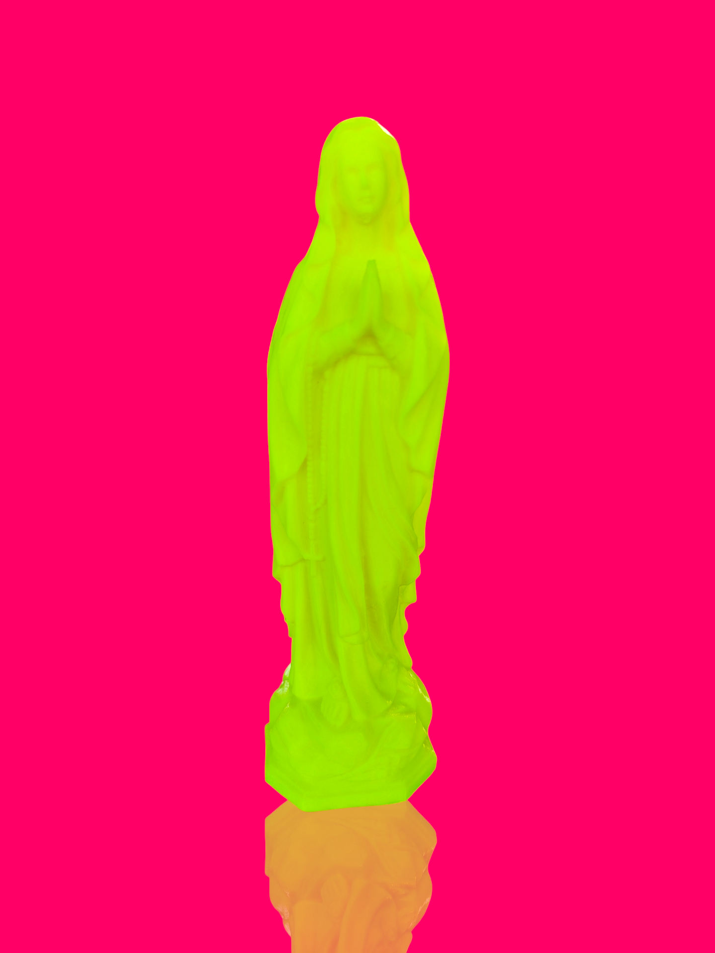Statue pop vierge Marie jaune fluo